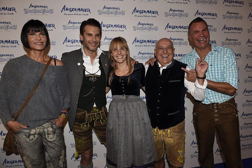 Dave Kaufmann (re.) und Schwester Eva (li.), Florian Odendahl (2.v.l.) sowie Nina Munz und Vater Dr. Axel Munz