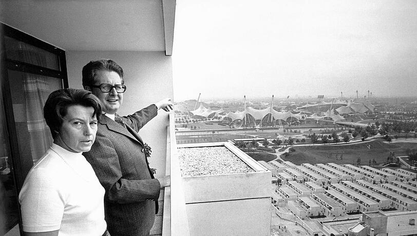 Nach den Olympischen Sommerspielen 1972 bezog Hans-Jochen Vogel mit seiner Frau Liselotte eine Wohnung im Olympischen Dorf. (Archivbild) Nach den Olympischen Sommerspielen 1972 bezog Hans-Jochen Vogel mit seiner Frau Liselotte eine Wohnung im Olympischen Dorf. (Archivbild)