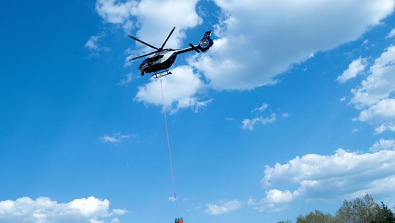 Ein L&ouml;schhubschrauber im Einsatz. (Symbolbild)