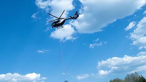 Ein L&ouml;schhubschrauber im Einsatz. (Symbolbild)