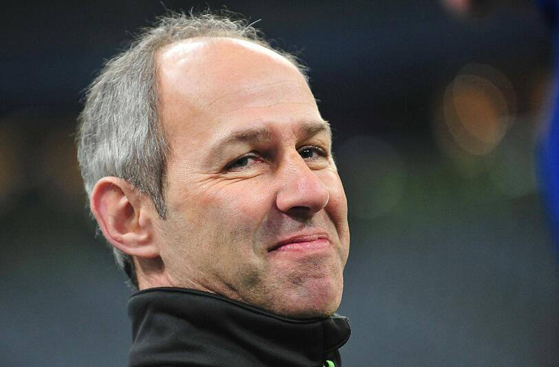 Er hat derzeit gut Lachen und wünscht sich auch im heute zehnten Heimspiel der Bundesliga-Geschichte gegen St. Pauli eine Fortsetzung der Erfolgsserie: Der aktuelle Löwen-Coach Reiner Maurer.