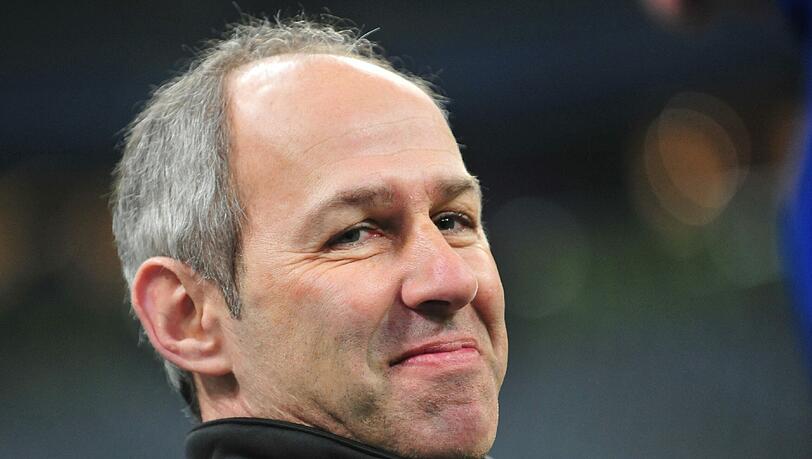 Er hat derzeit gut Lachen und wünscht sich auch im heute zehnten Heimspiel der Bundesliga-Geschichte gegen St. Pauli eine Fortsetzung der Erfolgsserie: Der aktuelle Löwen-Coach Reiner Maurer. Er hat derzeit gut Lachen und wünscht sich auch im heute zehnten Heimspiel der Bundesliga-Geschichte gegen St. Pauli eine Fortsetzung der Erfolgsserie: Der aktuelle Löwen-Coach Reiner Maurer.