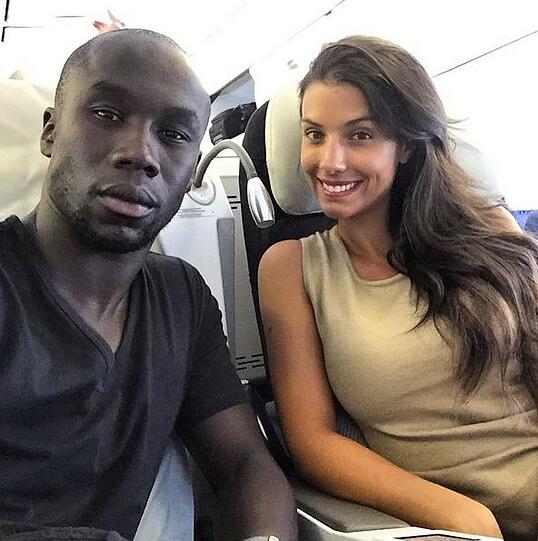Manchester City: Seit 2010 ist Bacary Sagna mit seiner Ludivine verheiratet. Die beiden haben zwei Kinder.