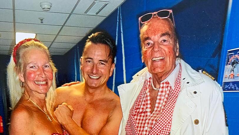Die Weyers mit Andreas Gabalier (Mitte), der an ihrem 50. Geburtstag aufgetreten ist. Die Weyers mit Andreas Gabalier (Mitte), der an ihrem 50. Geburtstag aufgetreten ist.