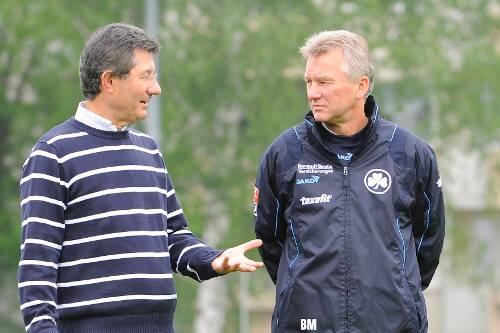 Sind sich offenbar nicht mehr so grün wie früher: Disput zwischen Präsident Helmut Hack (l.) und Trainer Benno Möhlmann. Es ging um die Einwechslung von Stephan Schröck.