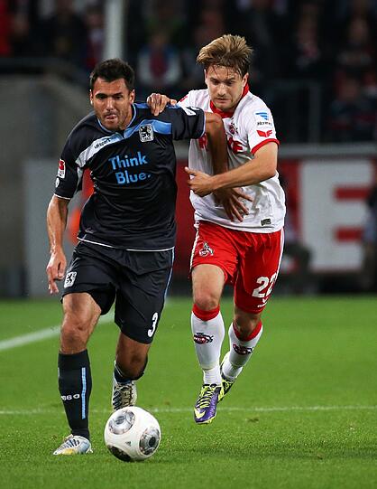 GRZEGORZ WOJTKOWIAK, Note 3: Zweikampfstark wie lange nicht. So müsste er öfter spielen. Spielte seine ganze Erfahrung als Nationalspieler aus.