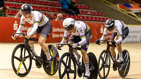 Holten zum EM-Auftakt in Apeldoorn Gold: Pauline Grabosch (l-r), Emma Hinze und Lea-Sophie Friedrich.