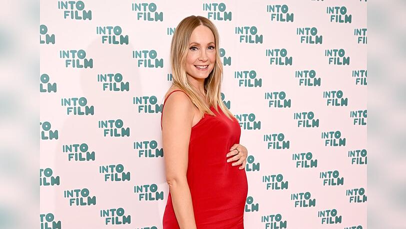 Joanne Froggatt hat sich bei den Into Film Awards in London am Dienstag erstmals mit Babybauch gezeigt.