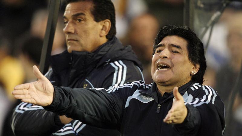 Immerhin bei der WM ist er dabei: Argentiniens Nationaltrainer Diego Maradona. Immerhin bei der WM ist er dabei: Argentiniens Nationaltrainer Diego Maradona.