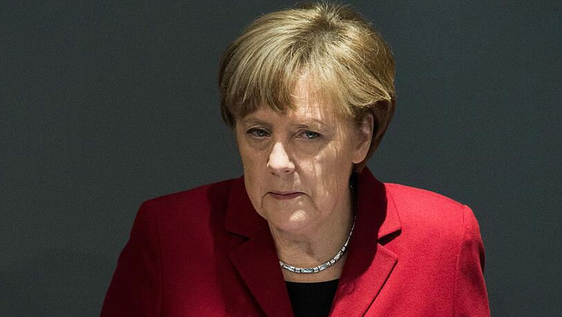Angela Merkel verlangt von Athen, seine Zusagen einzuhalten und den Haushalt zu sanieren, um irgendwann ohne fremdes Geld auszukommen. Angela Merkel verlangt von Athen, seine Zusagen einzuhalten und den Haushalt zu sanieren, um irgendwann ohne fremdes Geld auszukommen.