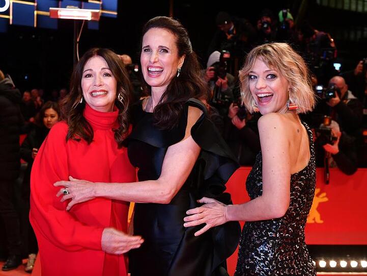 Auf dem roten Teppich in Berlin: Iris Berben (v.l.), Andie MacDowell und Heike Makatsch.
