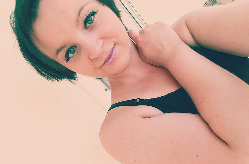 Melissa ist 21 Jahre alt, kommt aus München und arbeitet als Hotelfachfrau.