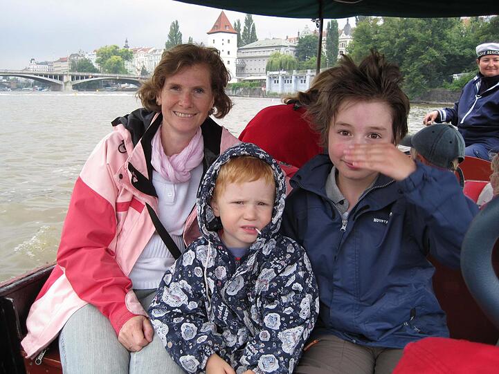 Im Ausflugsboot vor der Kinderinsel