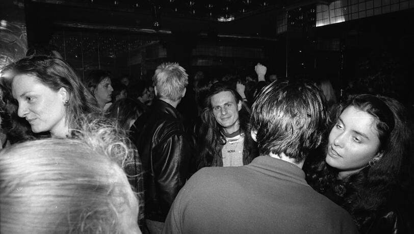 Der Schriftsteller und Mediziner Rainald Goetz im Tanzcafe Größenwahn. Beim Ingeborg-Bachmann-Preis in Klagenfurt setzte er 1983 mit einer Selbstverletzung ein Fanal.