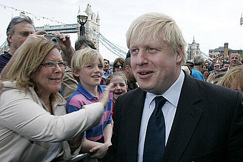 Boris Johnson zieht in die "City Hall" an der Themse-Ufer ein.