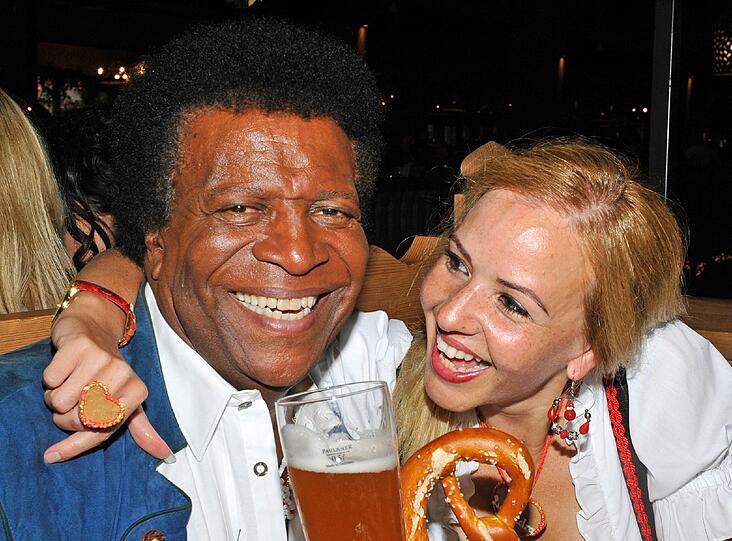 Was ist München o-ohne, ohne: Roberto! Roberto Blanco und seine Frau Luzandra waren auch bei der Schlager-Party