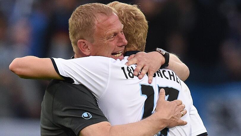 Jubel über das 1:0 in Frankfurt: Der TSV 1860 fährt wichtige drei Punkte im Abstiegskampf ein. Jubel über das 1:0 in Frankfurt: Der TSV 1860 fährt wichtige drei Punkte im Abstiegskampf ein.
