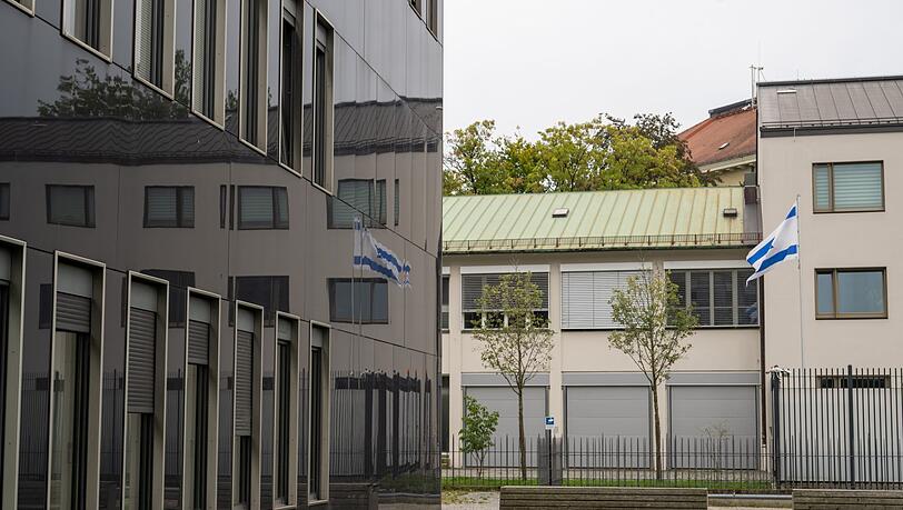 Der 24-J&auml;hrige hatte am Samstag faustgro&szlig;e Steine auf die Fassade des Konsulats geworfen. (Archivbild)