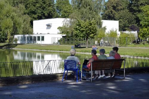 Sehnsüchtige Blicke auf die tagsüber verwaiste "Parkcafé"-Terrasse.