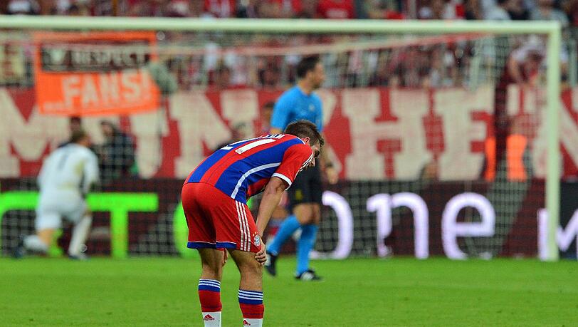 Die Körpersprache sagt alles: Kapitän Philipp Lahm ist nach dem Aus der Bayern im Champions-League-Halbfinale gegen Barcelona frustriert. Die Körpersprache sagt alles: Kapitän Philipp Lahm ist nach dem Aus der Bayern im Champions-League-Halbfinale gegen Barcelona frustriert.