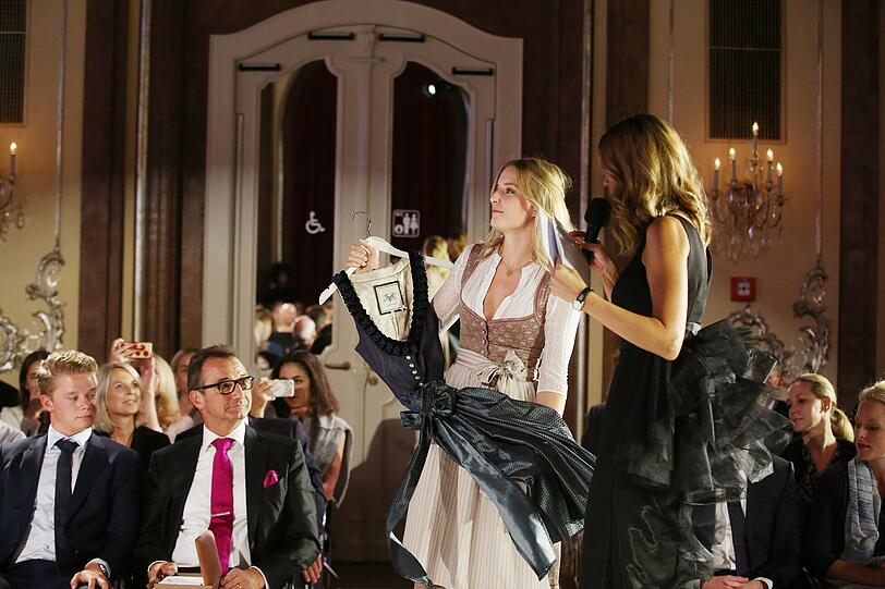 Der AZ-Modelcontest feiert Finale im Silbersaal des Deutschen Theaters. Am Ende war es Jeannie, die die Jury am meisten überzeugt hat. Die 23-Jährige ist die neue Schöne Münchnerin. Die Bilder des Galaabends zum Durchklicken.