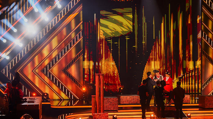 Mark Keller und Kathrin Menzinger warten in der RTL-Tanzshow "Let's Dance" im Coloneum auf das Licht.