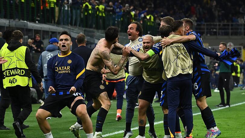 Pure Emotionseskalation: Inter Mailand feiert einen epischen Sieg gegen den FC Barcelona, in einem Spiel, das eigentlich keine Verlierer verdient hat. Pure Emotionseskalation: Inter Mailand feiert einen epischen Sieg gegen den FC Barcelona, in einem Spiel, das eigentlich keine Verlierer verdient hat.