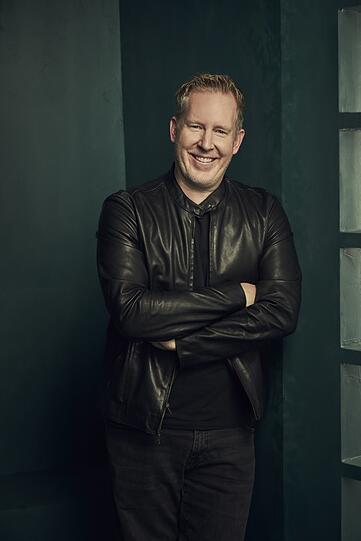 Der 51-jährige US-Amerikaner ist seit einem Jahr künstlerischer Leiter der Walt Disney Animation Studios. Zuvor schrieb er Sitcoms und war Co-Regisseur und -Autor von „Zoomania“ (2016) und Autor für „Vaiana“ (2016) und Autor und Regisseur bei „Encanto“ (2021).