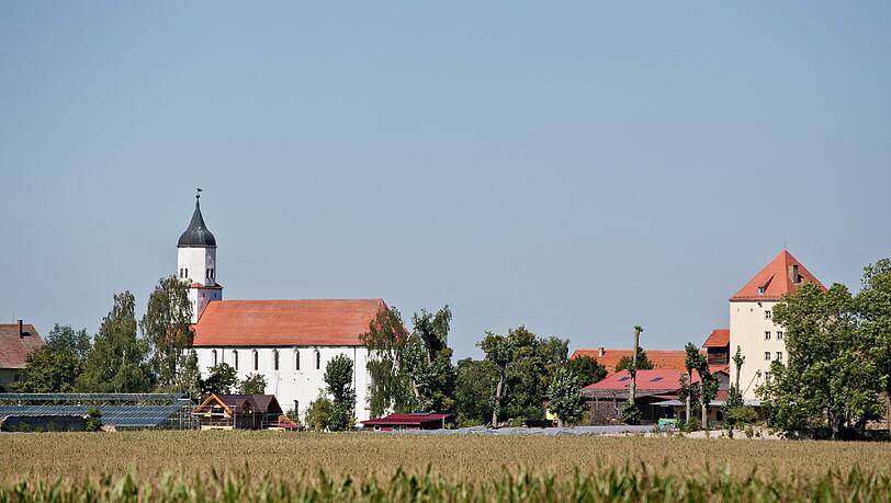 In dieser Kirche in Klosterzimmern bei Deiningen im Nördlinger Ries lebt die Glaubensgemeinschaft der "Zwölf Stämme".
