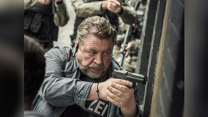 "Der gute Bulle: Friss oder stirb": Schulz (Armin Rohde) und das SEK rücken an, um eine Geiselnahme zu beenden.