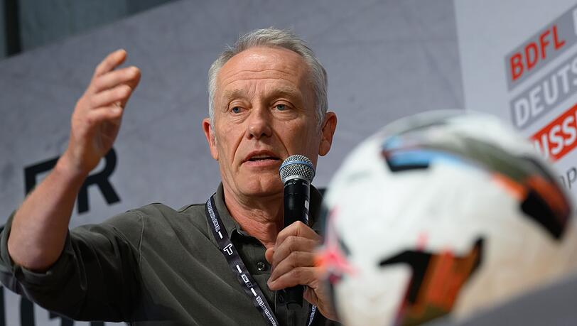 Ex-Bundesliga-Trainer Christian Streich mit einem Plädoyer für Nachwuchsfußballer.