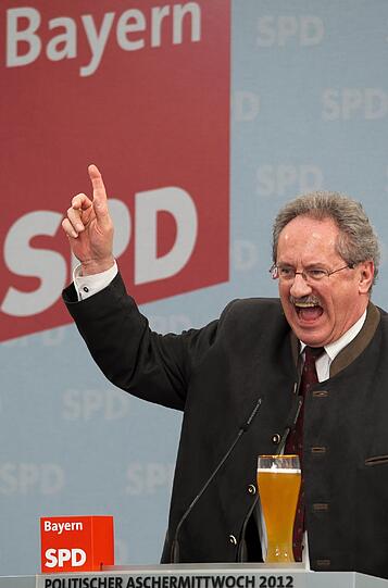 Reden sich am Aschermittwoch in Rage: OB Ude, Claudia Roth, Edmund Stoiber und Co. - sehen Sie hier die Bilder...