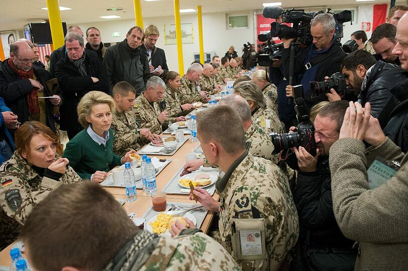 Verteidigungsministerin Ursula von der Leyen in Afghanistan. Die Bilder vom Blitzbesuch in Masar-i-Scharif.