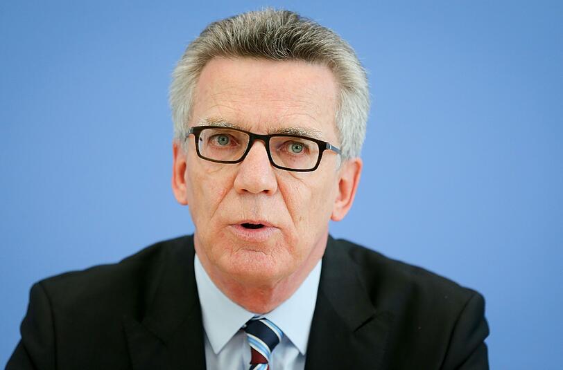 Innenminister Thomas de Maiziere mahnt: "Eine massive Zunahme der Ausreisen (&hellip;) wird es nur geben, wenn die Defizite beim Vollzug (&hellip;) für Personen ohne Bleiberecht behoben werden."