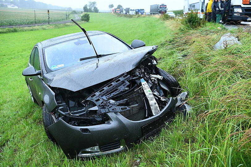 Schwerer Verkehrsunfall auf der B304 nahe Traunreut