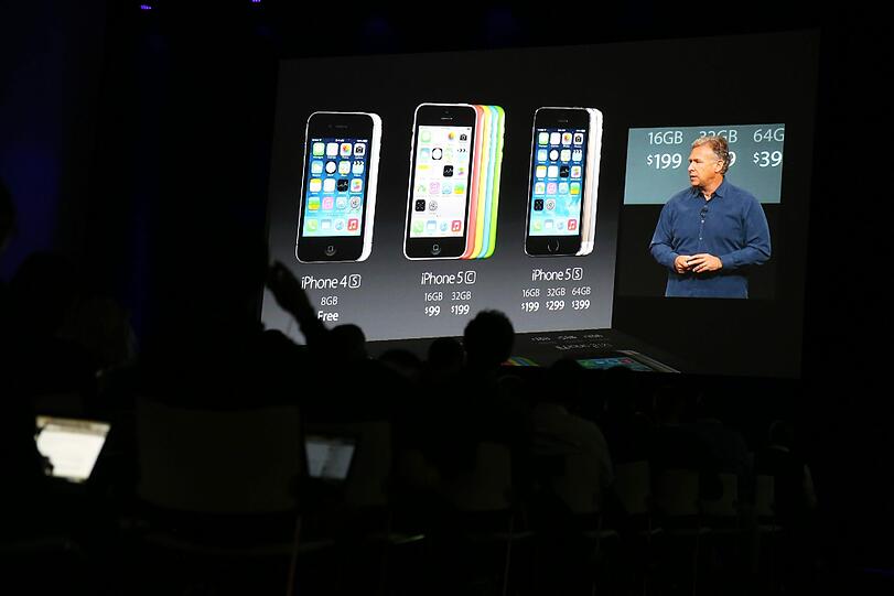 Apple hat erstmals ein neues günstigeres iPhone-Modell vorgestellt. Das Gerät heißt wie erwartet iPhone 5C und hat ein Gehäuse aus Plastik in bunten Farben. Die Bilder aus dem Berliner Apple-Store.