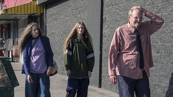 Für Old Dolio (Evan Rachel Wood, Mitte) und ihre Eltern (Debra Winger und Richard Jenkins) ist die Welt ein anstrengender Selbstbedienungsladen.