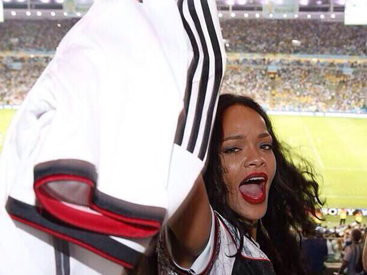 Sängerin und Deutschland-Fan Rihanna beim WM-Finale in Rio de Janeiro