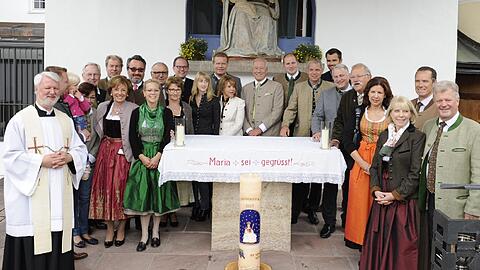 Die Oktoberfestwirte an der Wallfahrtskirche Maria Eich, vorne rechts die Planegger Gastgeber Renate und Georg Heide.
