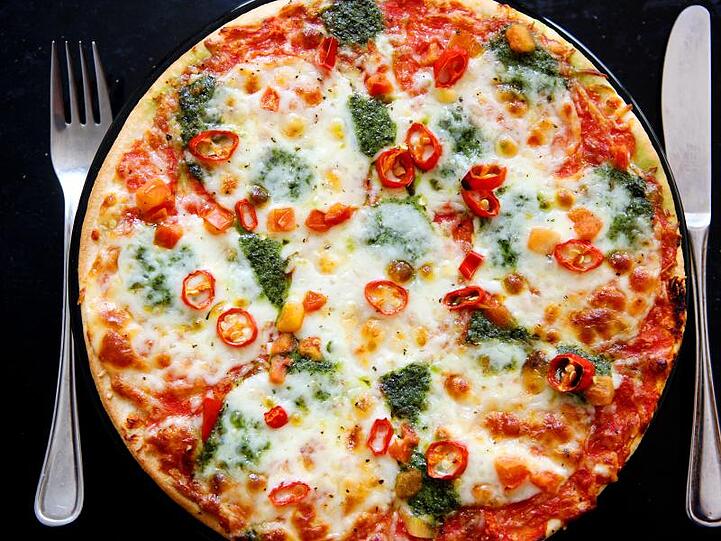 Tiefkühlpizza: Zu viel Zucker, Fett und Salz erhöhen auch das Risiko für Herz-Kreislauf-Erkrankungen und Diabetes.