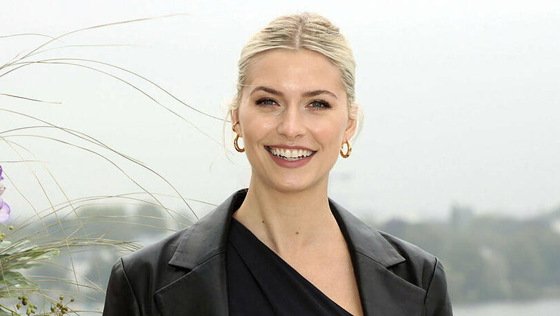 Lena Gercke knapp einem Jahr bei ihrem ersten offiziellen Termin nach der Geburt.