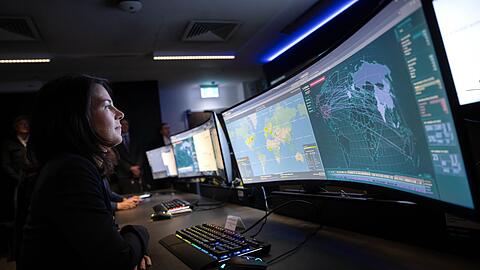 Außenministerin Annalena Baerbock im Australischen Zentrum für Cyber-Zusammenarbeit.