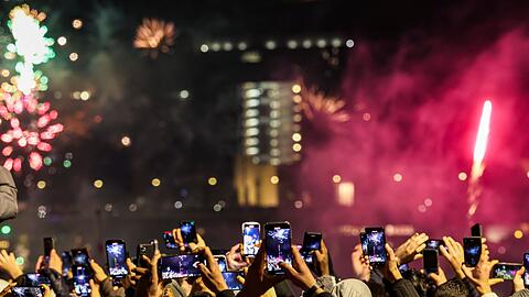 Fotos, Videos, Anrufe: In der Silvesternacht wurde so viel Datenvolumen genutzt wie nie zuvor.