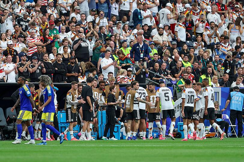 Trinkpause beim WM-Spiel Deutschland gegen Curaçao. Trinkpause beim WM-Spiel Deutschland gegen Curaçao.