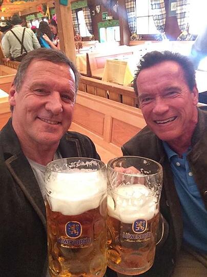 Zwei Muskelmänner unter sich: Ralf Moeller (l.) und Arnold Schwarzenegger.