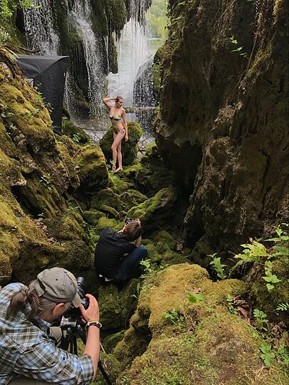 Andreas Bedity und Philip Reichwein beim Bikini-Shoot mit Viktoria.