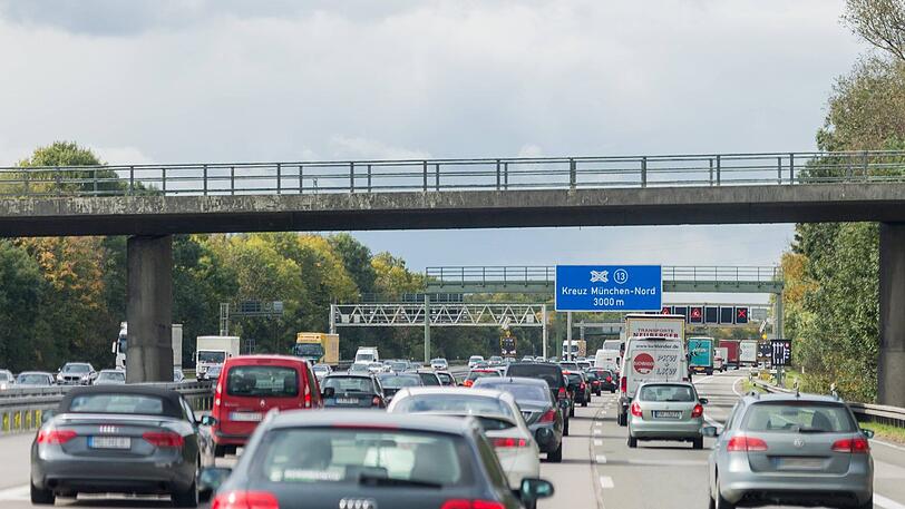 Stau am Kreuz München-Nord. Auf der A 99 ist Erleichterung in Sicht.