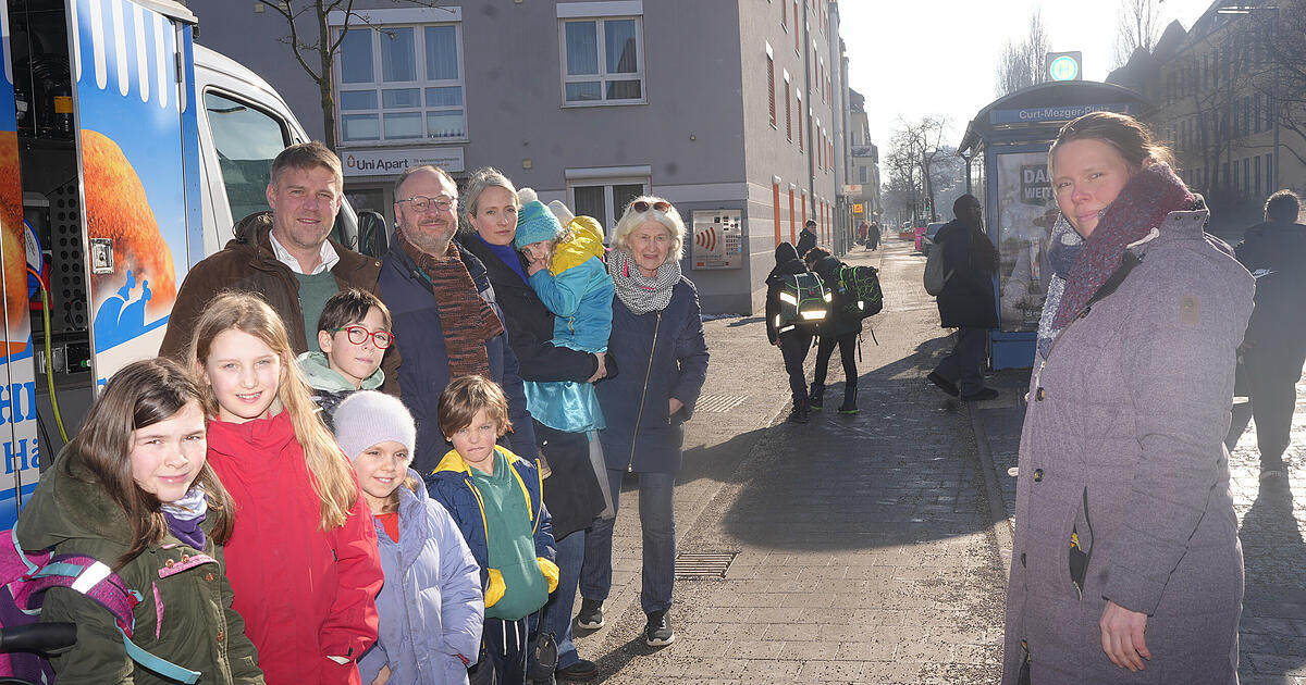 400-Eltern-fordern-Diese-Stra-e-muss-f-r-ihre-Kinder-sicherer-werden