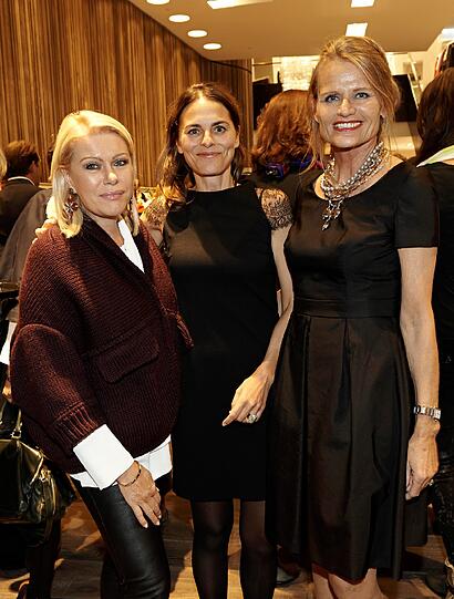 Madeleine Wellern mit Monika Gogl und Eveline Sallinger.