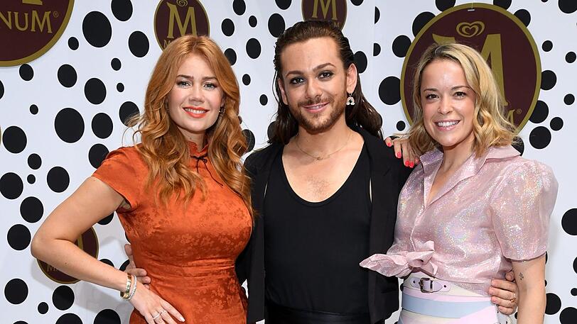 Palina Rojinski, Riccardo Simonetti und Marina Hoermanseder im "Magnum House of Play" in Berlin